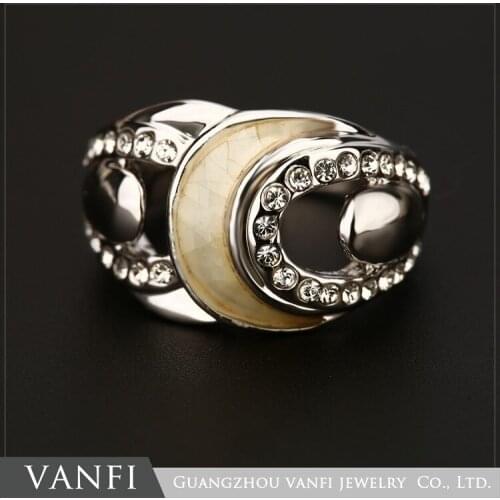 Fashion Hot Sale Pretty Alloy Jewelry Big Crystal White Rings For Women/ Men Ringen Party Engagement