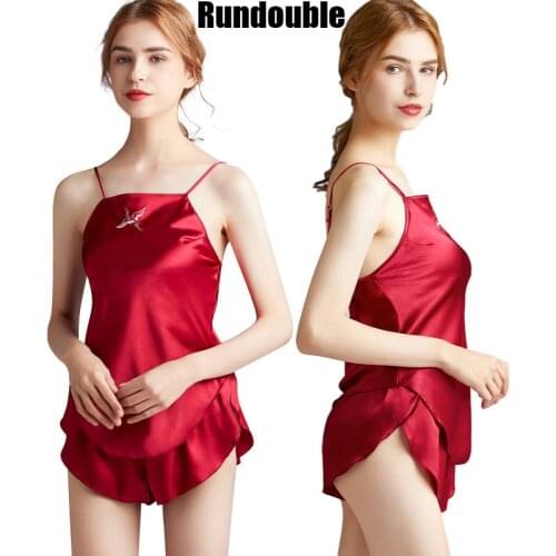 Spring Summer New Sleeveless Pajamas Woman Imitate Ice Silk Fashion Bird Embroidery Sexy Strappy Halter 2pcs Pajama Set Hot Sell