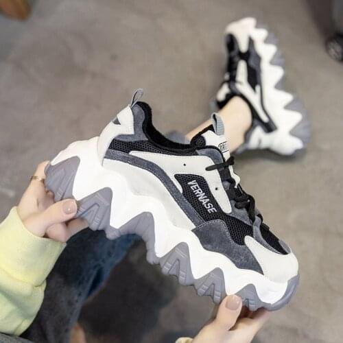 2021 New Vogue Trend Women Running Shoes Flats Casual Chunky Sneakers Fashion Breathable Non Slip Thick Bottom Platform Shoes