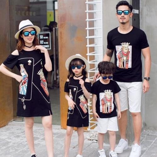 2020 Summer Family Matching Outfits Mom Daughter Poker Face Off Shoulder Dress Dad Son Short Sleeve T-shirts Family Look Clothes