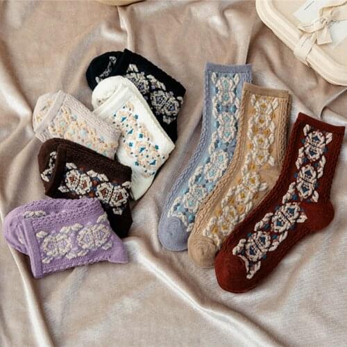 Japan Style Kawaii Cute Socks Women Korean Fashion Harajuku Retro Flower Woman Socks Ethnic Vintage Streetwear Crew Socks Gufts