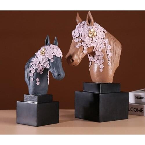 ABSTRACT HORSE HEAD SCULPTURE HOME OFFICE WINE CABINET CRAFTS LIVING ROOM HOME DECORATION ACCESSORIES EMBOSSED ANIMAL ORNAMENTS