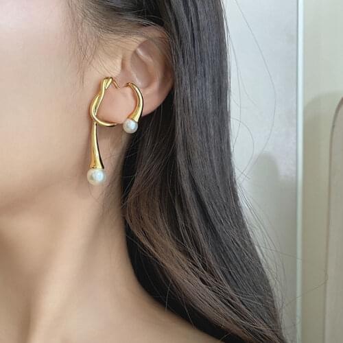 Origin Summer Unique Design Irregular Pearl Earrings for Women Minimalist Metal Round Imitation Pearl Twist Clip Earrings