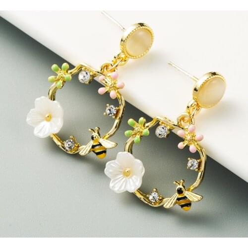 Cute Flower Bee Earrings For Women Fashion Jewelry Romantic Sweet Lovely Girl Gift Accessories