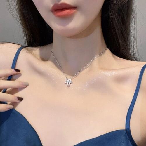 Clavicle Chain Full Diamond Flower Pendant Female Fashion Design Sense Stainless Steel Necklace Ins Personality Chain Necklace