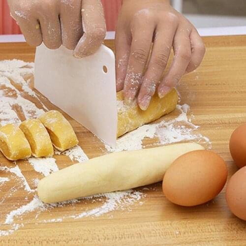 Popular Pastry Dough Scraper Cutter Plastic Baking Cake Decorating Kitchen Tool