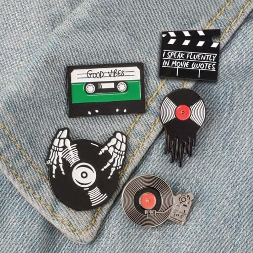 Foreign trade explosive discs Gramophone Vinyl record brooch Alloy skull finger Tape brooch