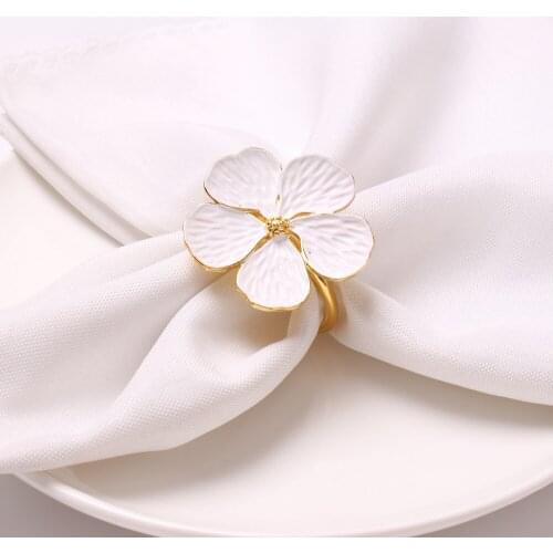 4PCS/ Metal Napkin Ring White Oil Flower Napkin Ring Plum Shape Napkin Button Desktop Decoration Accessories