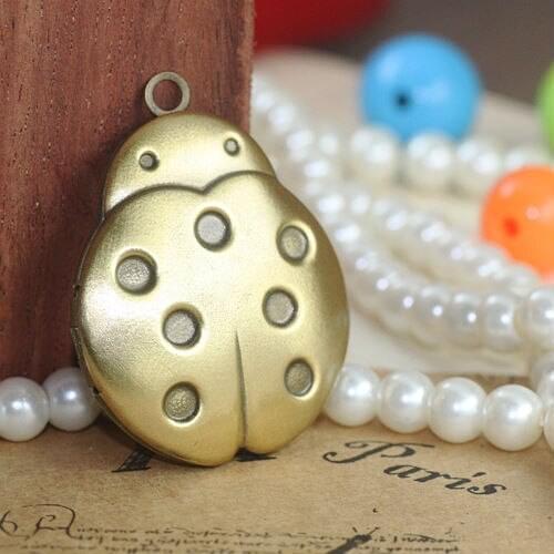 2pcs Wholesale 28*33mm CUTE Beetle-shaped PHOTO LOCKET ANTIQUE BRONZE Necklace Pendant&Charm for DIY Jewelry Making