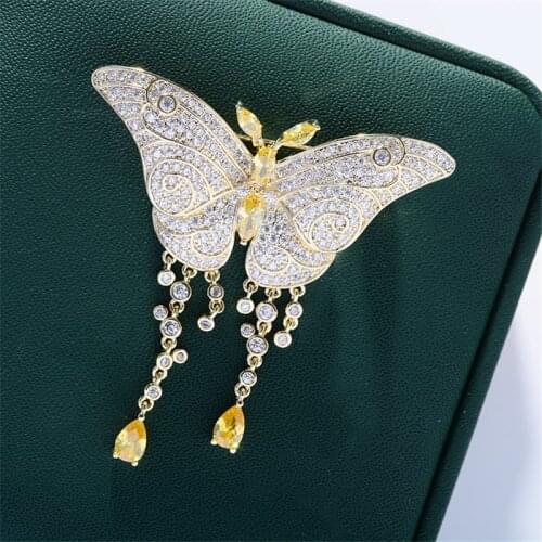Cute Butterfly Woman Brooch Pin Christmas Jewelry Luxury Cubic Zirconia Brooches for Women Fashion Insect Dangle Crystal Broche