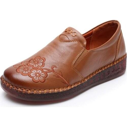 Hot 2020 New Spring Round Head Embroidered Soft Bottom Genuine Leather Shoes Fashion Casual Shoes Light Comfort Women Flat Shoes