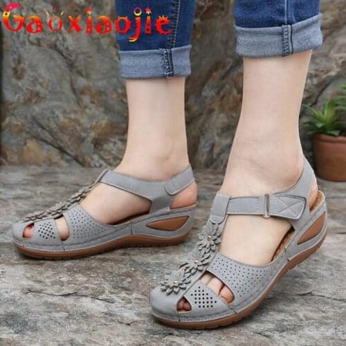 Summer Skidproof Light Sandals Women Round Head Hollow Slippers Women Comfortable Flats Non-slip Large Size Roman Shoes Female