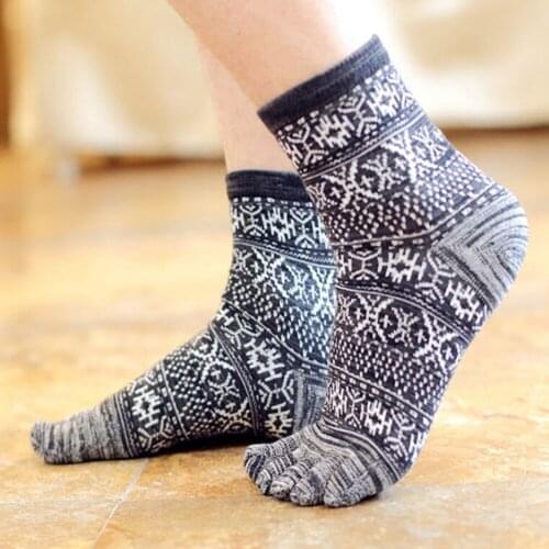 Five Finger Socks Mens 4 Colors Vintage Casual Style Cotton Mens Socks Male Thermal/Thick Warm Socks & Hosiery