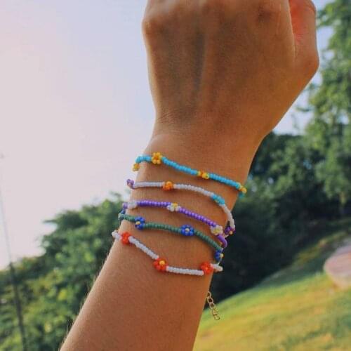 Vedawas 2021 Korean Cute Flowers Daisy Bracelets Transparent Colorful Beaded Handmade Elastic Wristband for Women Jewelry Gifts