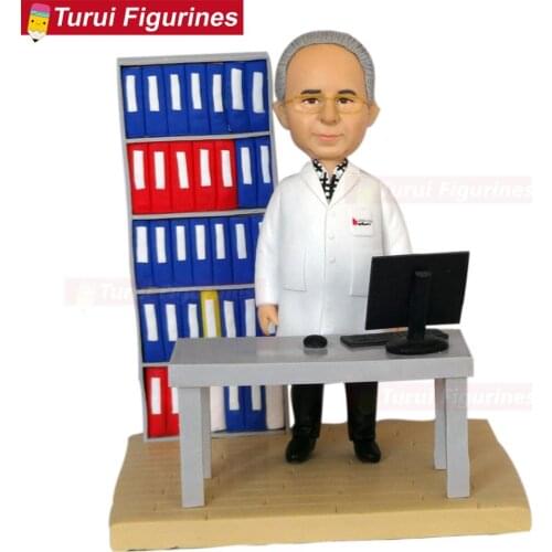 Personalized bobble head figures custom dolls with your face custom Professor of medicine bobblehead figure clay sculpture artis