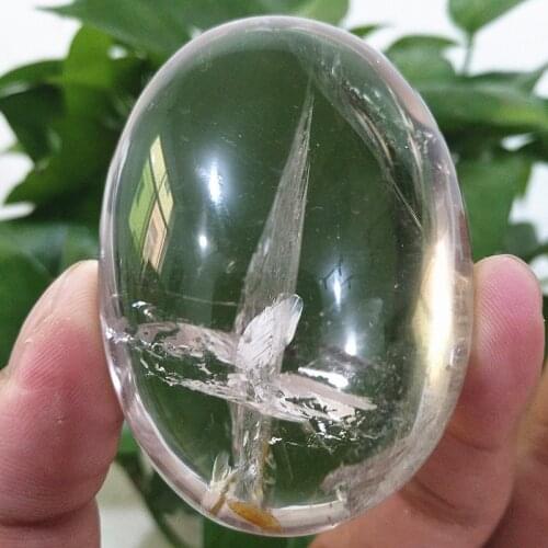 A Natural quartz crystal palm stone with rainbow yoga practice plaything chakra healing crystals