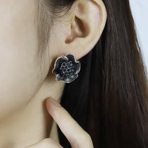 Fashion Temperament Retro Gorgeous Camellia Retro Inlaid Stud Earrings Female Wedding Jewelry Blue Pair/set Earrings Female