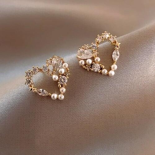 2021 New Stud Earrings Heart Hollow Out Small Pearl 925 Silver Needle Sweet Girl Gift Gold Earrings for Women Wedding Engagement