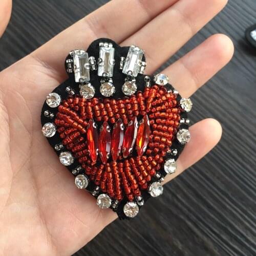 1Pcs Red Heart Beaded Patch for Clothing Sewing on Patch Rhinstone Beading Applique Clothes Badge DIY Sewing Accessories LSHB608