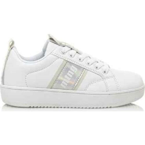 Mustang, Casual girl sneakers. White sports shoes with memory foam insole, slip-resistant sole and lace-up closure
