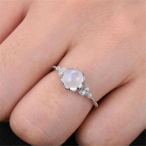 Fashionable womens temperament beautiful Moonstone Ring Moonstone leaf leaf leaf ring