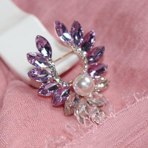 TODOX glass pearl women Brooches NEW Fashion crystal exquisite flower coat pins garment accessory party wedding gifts for lady