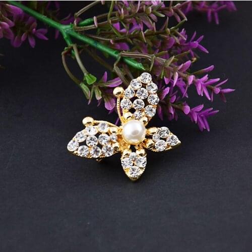 New Arrival Sweet Sparkling Rhinestone Butterfly Brooch Pin Cute Pearl Bee Brooch Sweater Suit Brooch Womens Jewelry Gift
