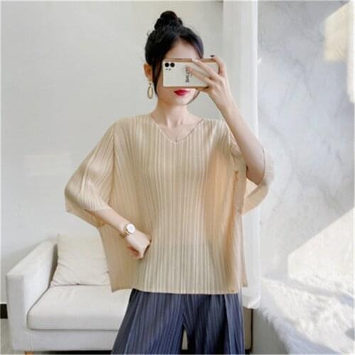 Miyake pleated top women 2021 summer new simple and comfortable loose short-sleeved solid color V-neck large size women T-shirt