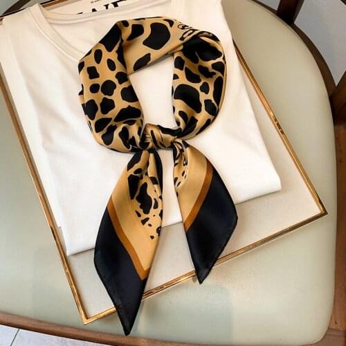 2021 Luxury 70X70CM Square Towel Fashion Leopard Print Shawl Autumn New Sunscreen Silk Scarves Female Popular Dustproof Kerchief