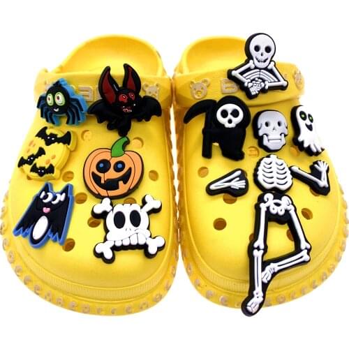 50PCS Wholesale Mix Cartoon Shoes Charms Bat Skull Pumpkin Decoration Cute Accessories Crafts For Croc Jibz Kids Halloween Gitfs