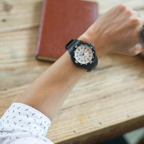 Casio Watch Sports Waterproof Calendar Student Quartz Mens Watch MRW-200H-7E