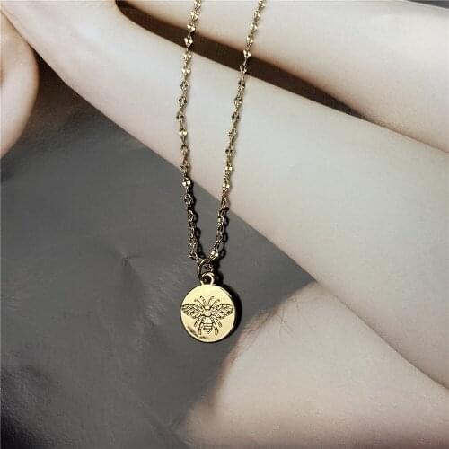 Trendy Gorgeous Gold Color Plating Honeybee Engraved Round Pendant Layered Necklace For Women Girl Elegant Jewelry Decoration