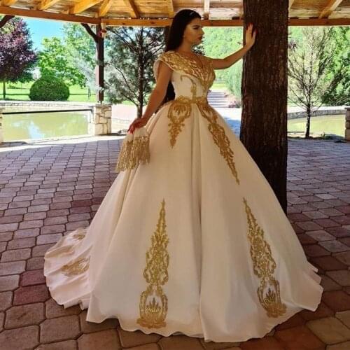 Dubai A Line Evening Gowns V Neck Gold Lace Appliques Cap Sleeve Prom Dresses Satin Sweep Train Robe Arabic Party Dress