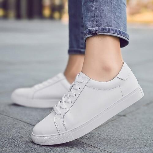 White sneakers for women Genuine Leather Comfortable Breathable Walking Sneakers Couples casual shoes women vulcanize shoes