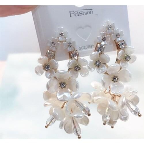 MWsonya Fashion Palace Style Korean Pearl Flowers Dangle Earrings for Women Rhinestone Wedding Earrings Exquisite Party Earrings