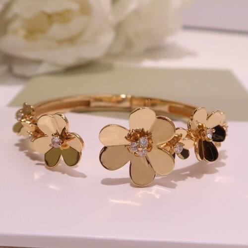Popular lucky grass Bracelet Flower lady Bracelet Fashion high end and high quality Dance party Free freight gift gorgeous
