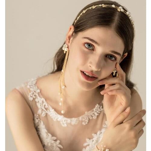 O533 Gold Plated Leaves and Faux Pearls Wedding Hairbands Gold Long Chain Bridal Pearl Necklace Two Using