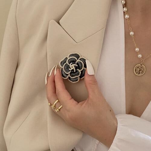 Luxury famous design camellia brooch women party accessories pearl rose flower brooches