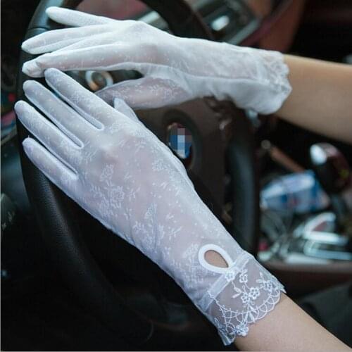 2018 Sexy Spring Summer Female UV Sunscreen Short Sun Touch Screen Gloves Fashion Women Thin Ice Silk Lace Pearl Driving Glove
