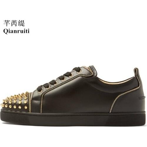 Qianruiti Men Vulcanized Shoes 2019 Hot Sale Gold Rivet Low Top Round Toe Lace-up Outdoor Footwear Men Spike Runway Sport Shoes