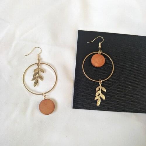 Hot Selling New Fashion Retro Cute Temperament Asymmetrical Wooden Leaf Drop Earrings for Women
