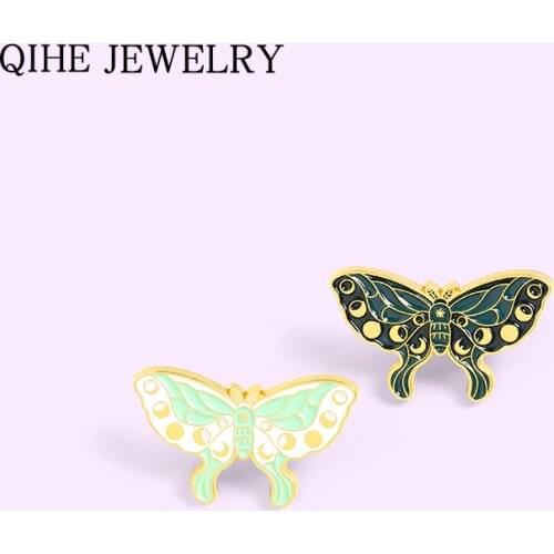 Starry Butterfly Brooches for Women Cute Cartoon Moon Sun Insect Enamel Pin Lapel Backpacks Badge Jewelry Gift 2021 Wholesale