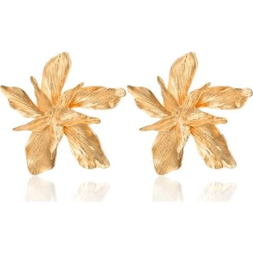 Metal Big Golden Flower Dangle Drop Earrings Oversize Floral Statement Pendant Earrings For Women Ladies Fashion Jewelry
