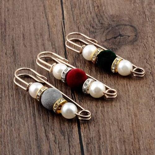 Fashion WomenS Imitation Pearl Brooch Classic Charm High Quality Accessories Simple Flocking Beads Brooch Wild Models