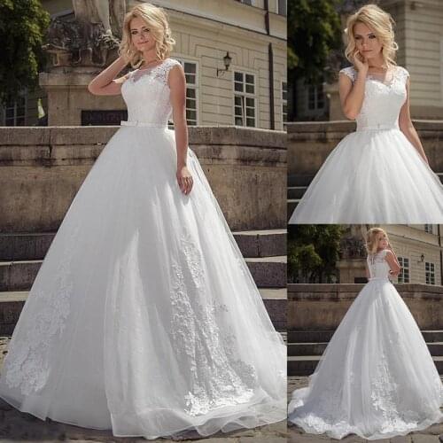 Alluring Tulle Jewel Neckline Ball Gown Wedding Dresses With Lace Appliques & Bowknot Princess Waist Bridal Gowns