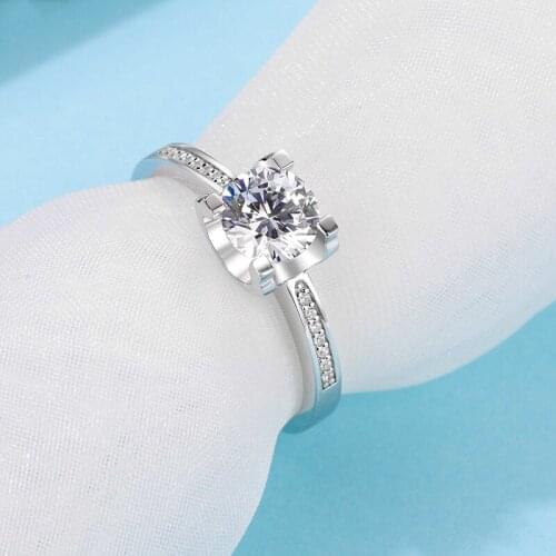 The New 925 silver ring Moissanite ring 4 claws Trendy style Engagement Anniversary Ring 1ct round excellent cut