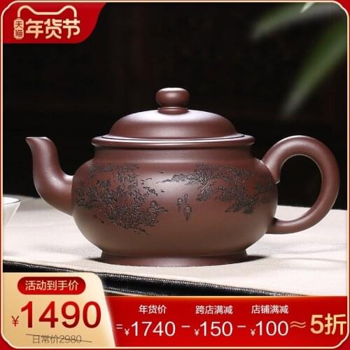Yixing purple clay teapot is a famous craftsman in China