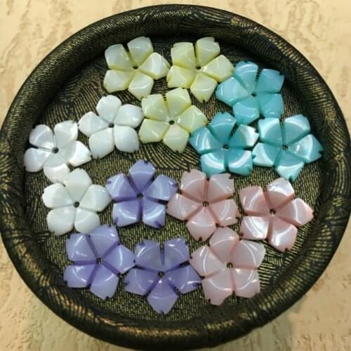 10pcs / Bag Natural Freshwater Shell Carved Dyed Five Petal Flower Beads Jewelry Making DIY Hair Clip Earring Jewelry Accessory