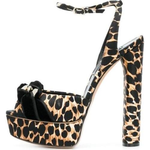 Gullick Women's Shoes With A Strap