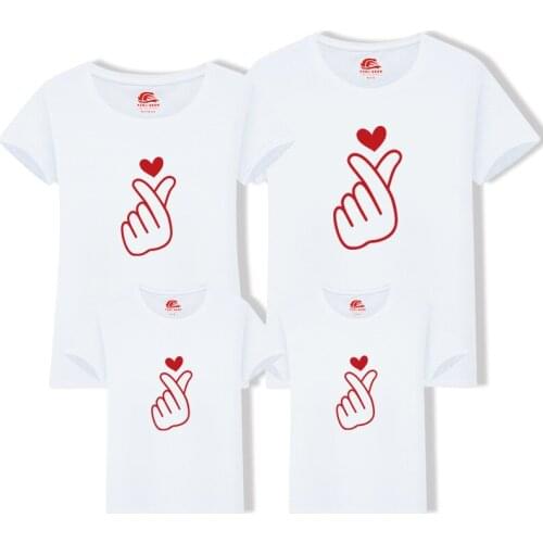 Family Matching Outfits Family look T-shirt 2019 Summer Shaking Hand Heart Short Sleeve Tops Daddy Mommy dauther son Tops tees